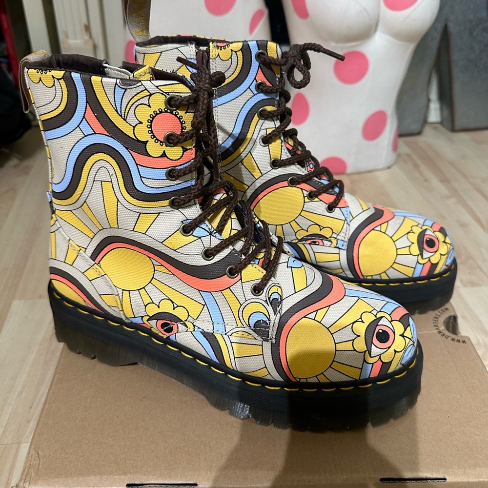 Dr Marten V Jadon Retro Ray